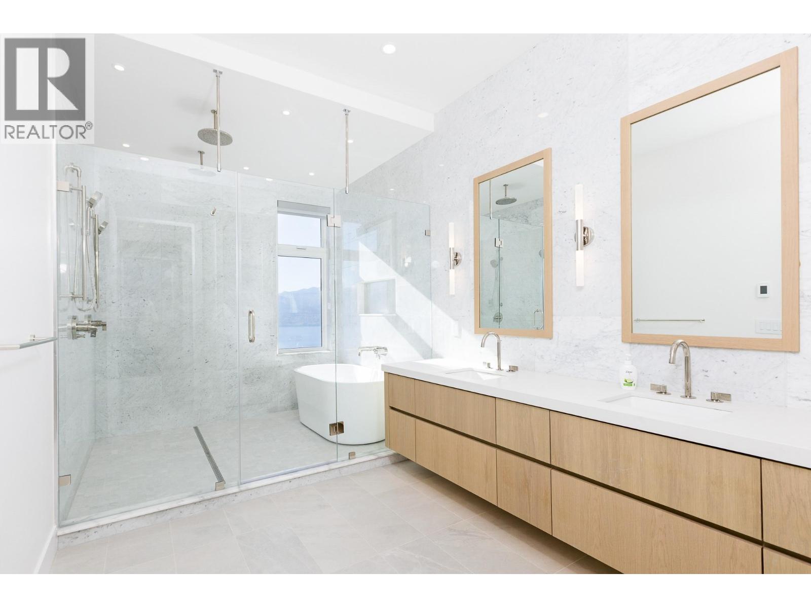  1403 Vineyard Drive, West Kelowna