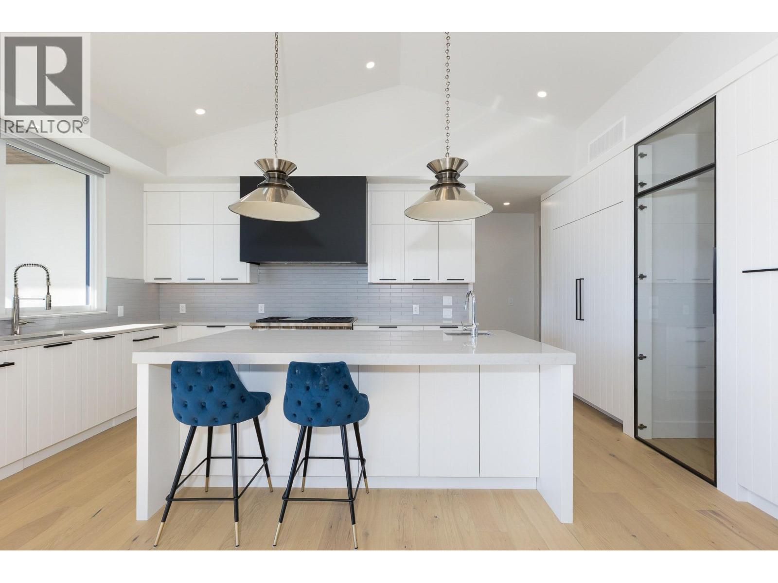  1403 Vineyard Drive, West Kelowna