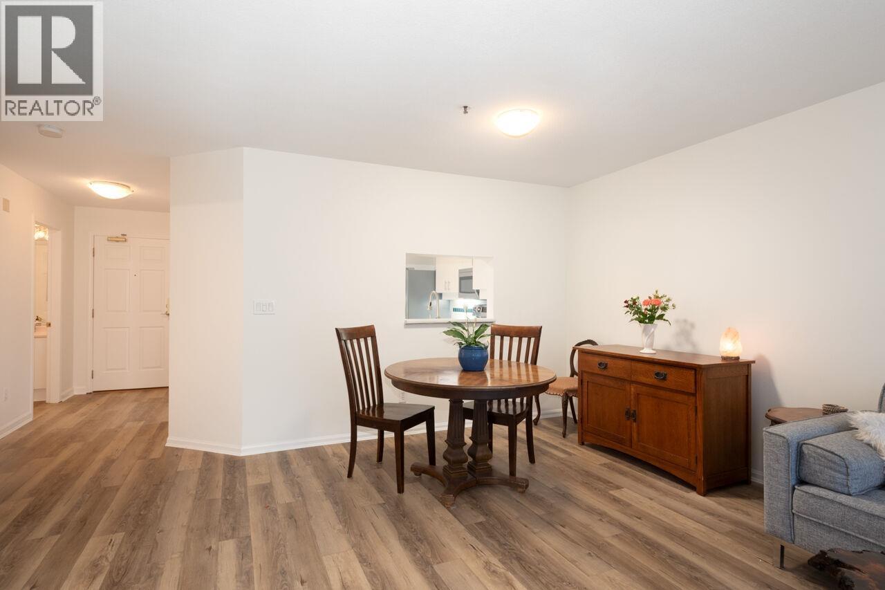 7 2110 MARINE DRIVE, West Vancouver