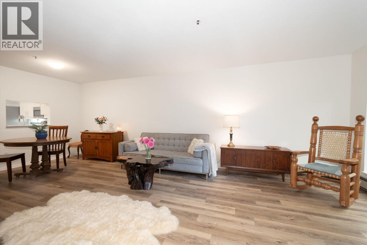 7 2110 MARINE DRIVE, West Vancouver