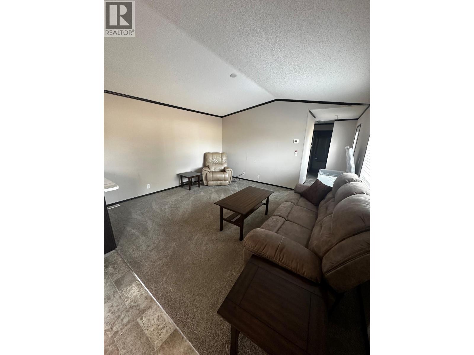 5207 43 Street - Photo 4 of 11, Chetwynd, British Columbia