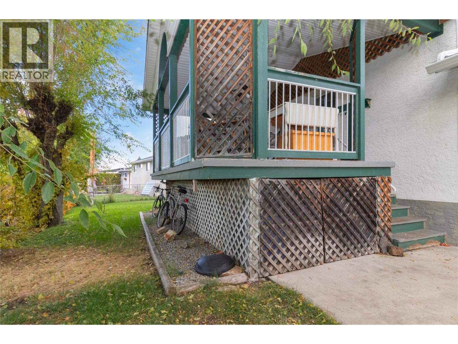  1040 Cactus Road, Kelowna