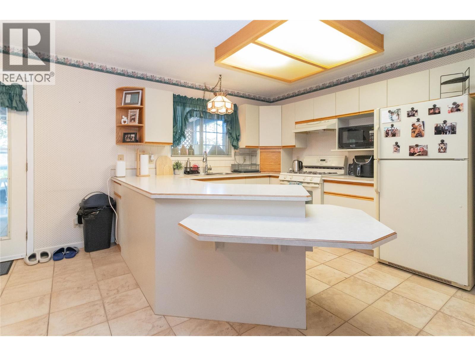  1040 Cactus Road, Kelowna