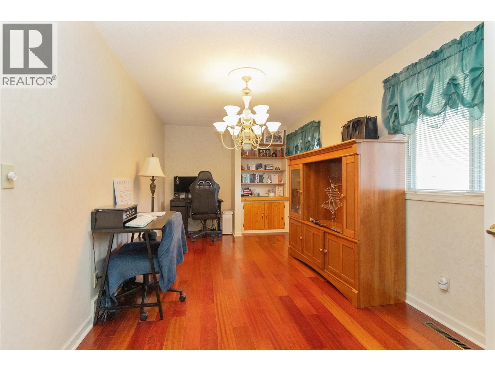  1040 Cactus Road, Kelowna