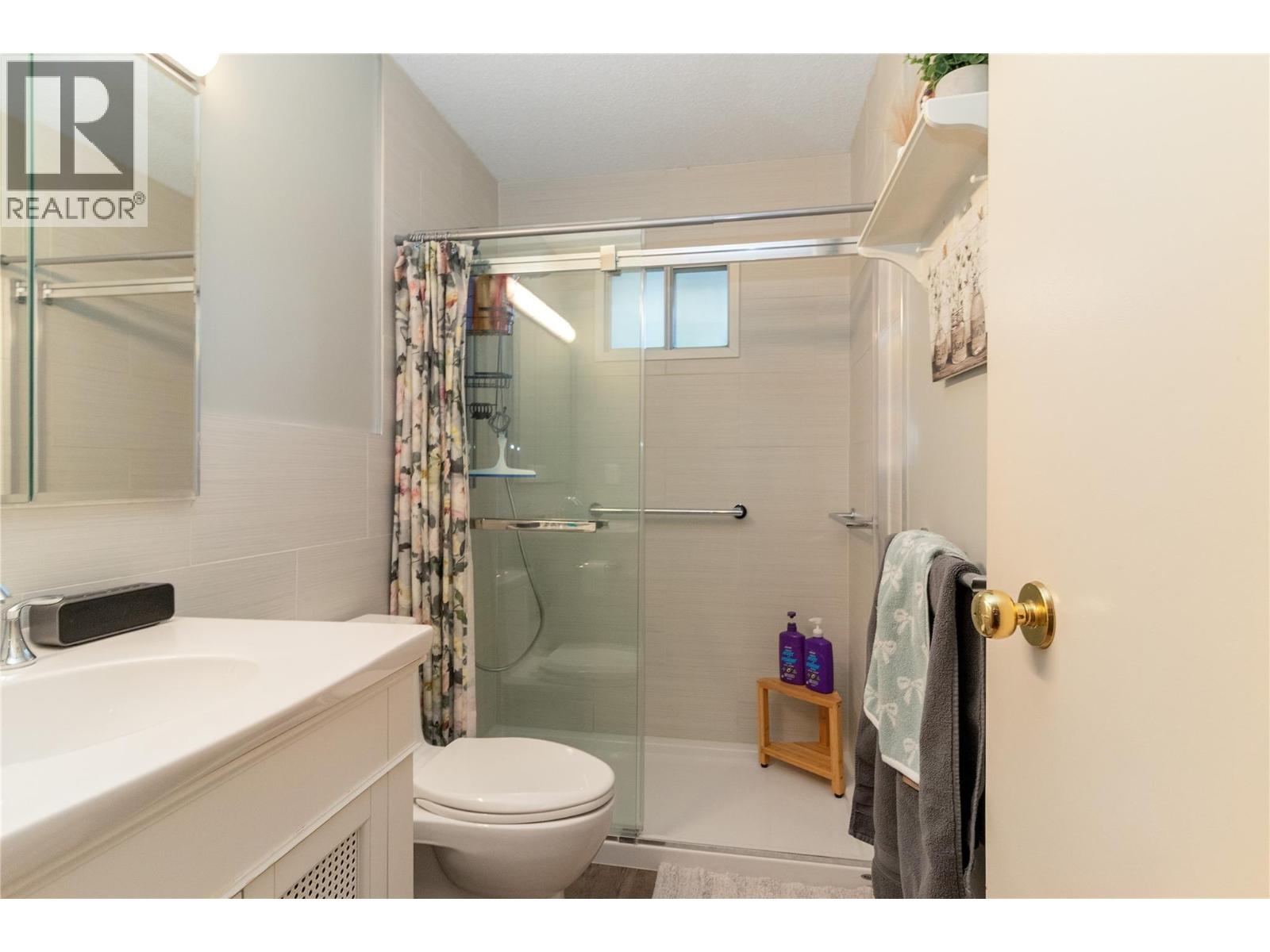  1040 Cactus Road, Kelowna