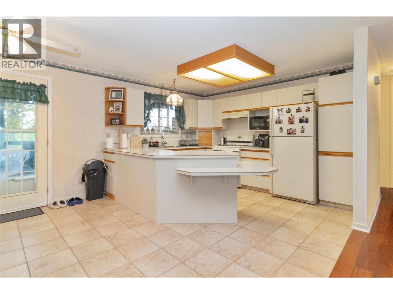  1040 Cactus Road, Kelowna