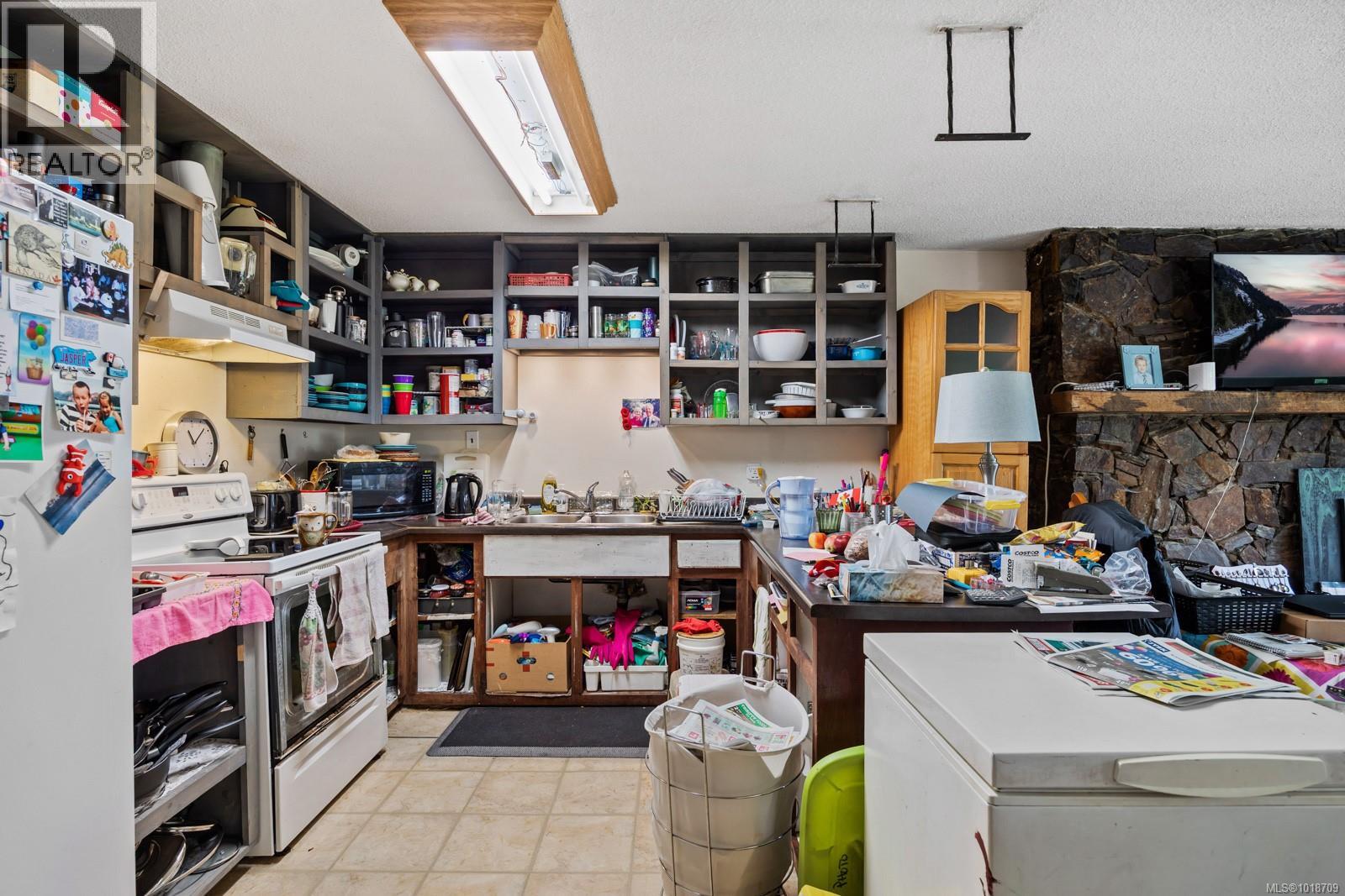 4792 Lewis Rd, Campbell River