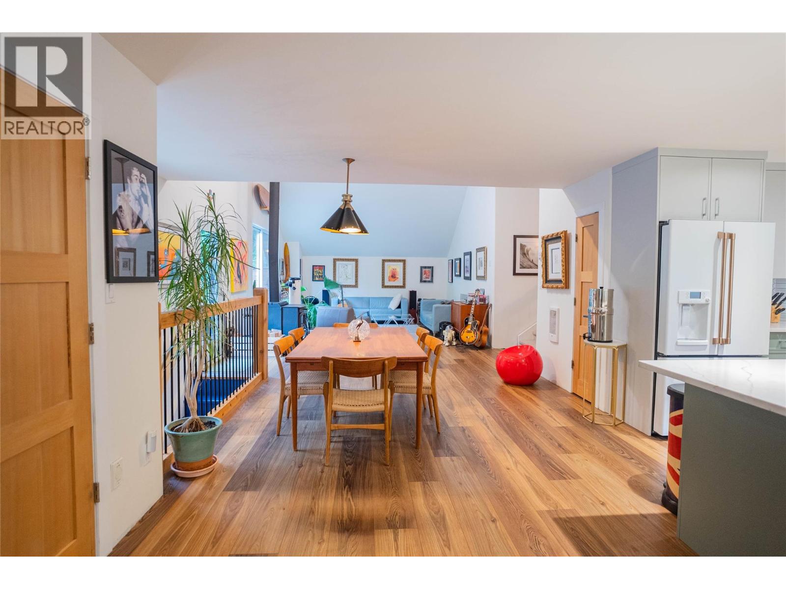  4037 Santa Road, Scotch Creek