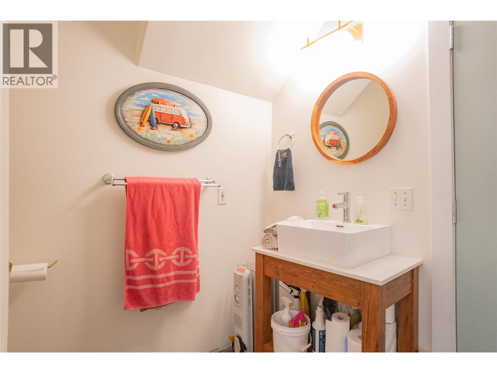  4037 Santa Road, Scotch Creek