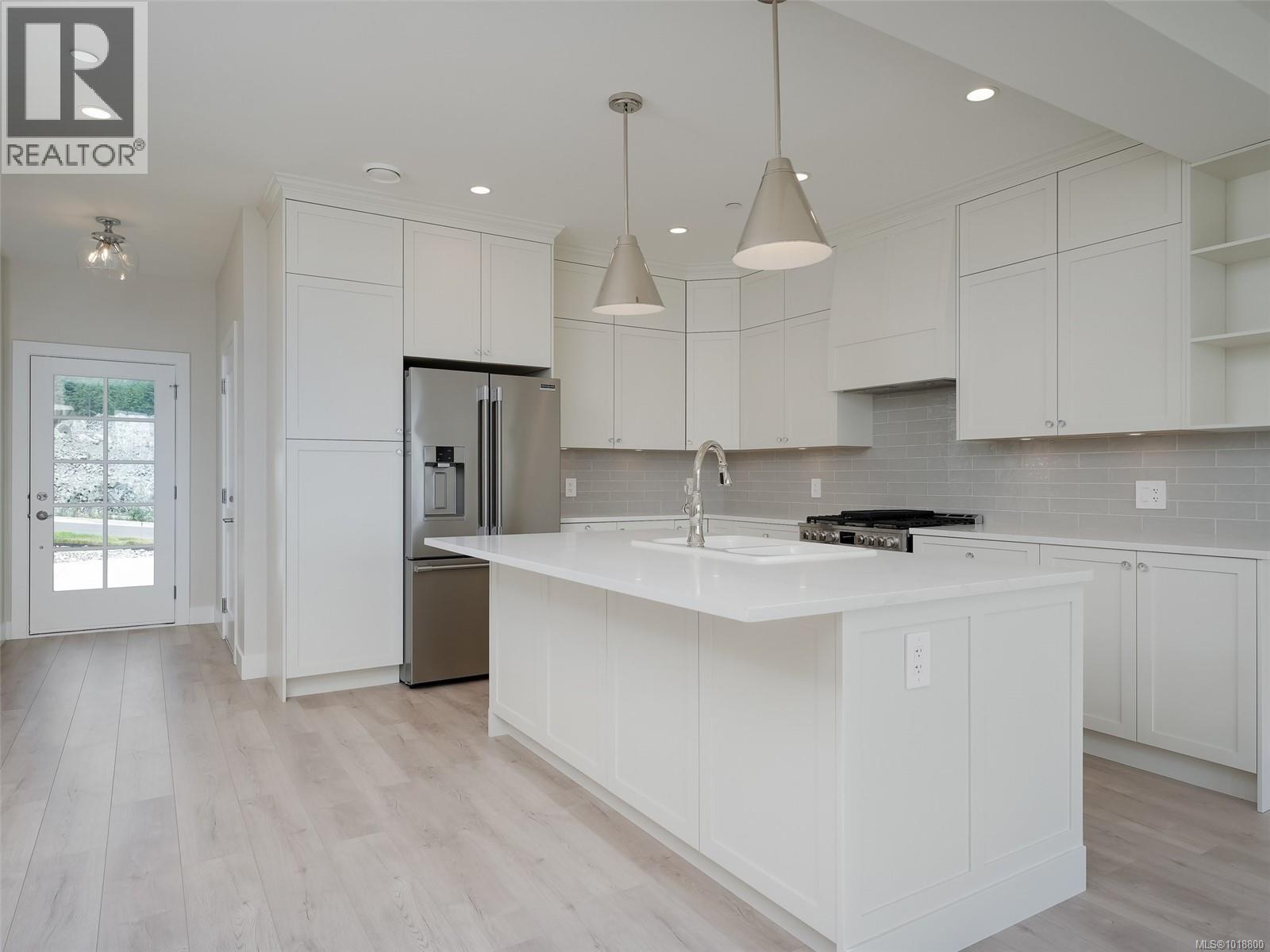 2285 Hudson Terr, Sooke