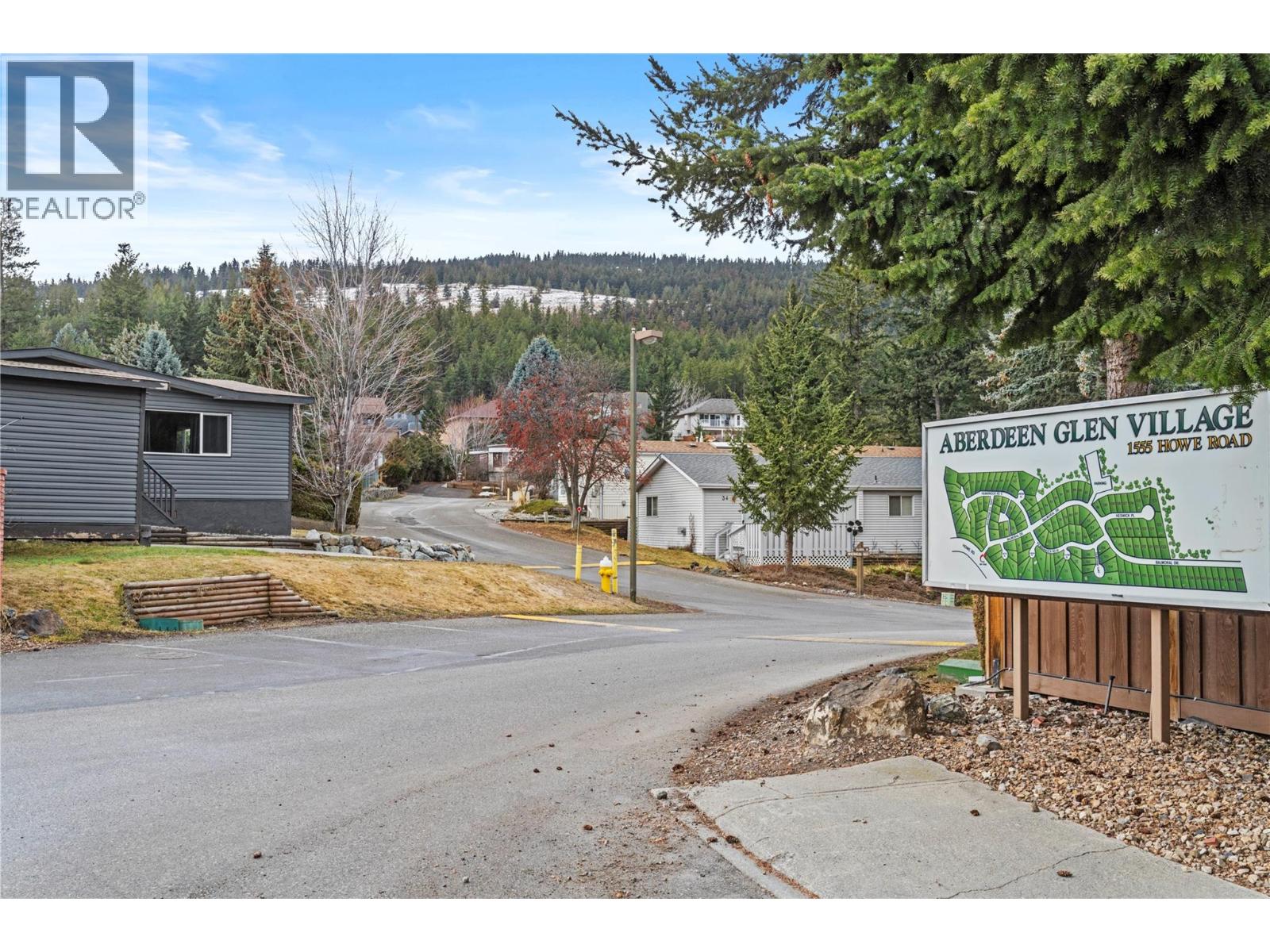 1555 HOWE Road, Kamloops - Exteriors - Full Complex View - Photo 5