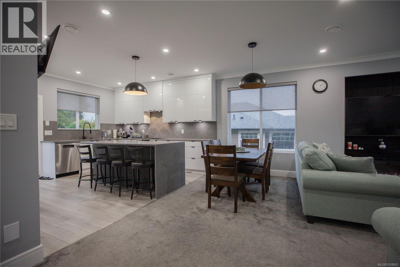  741 Snowdrop Avenue, Saanich