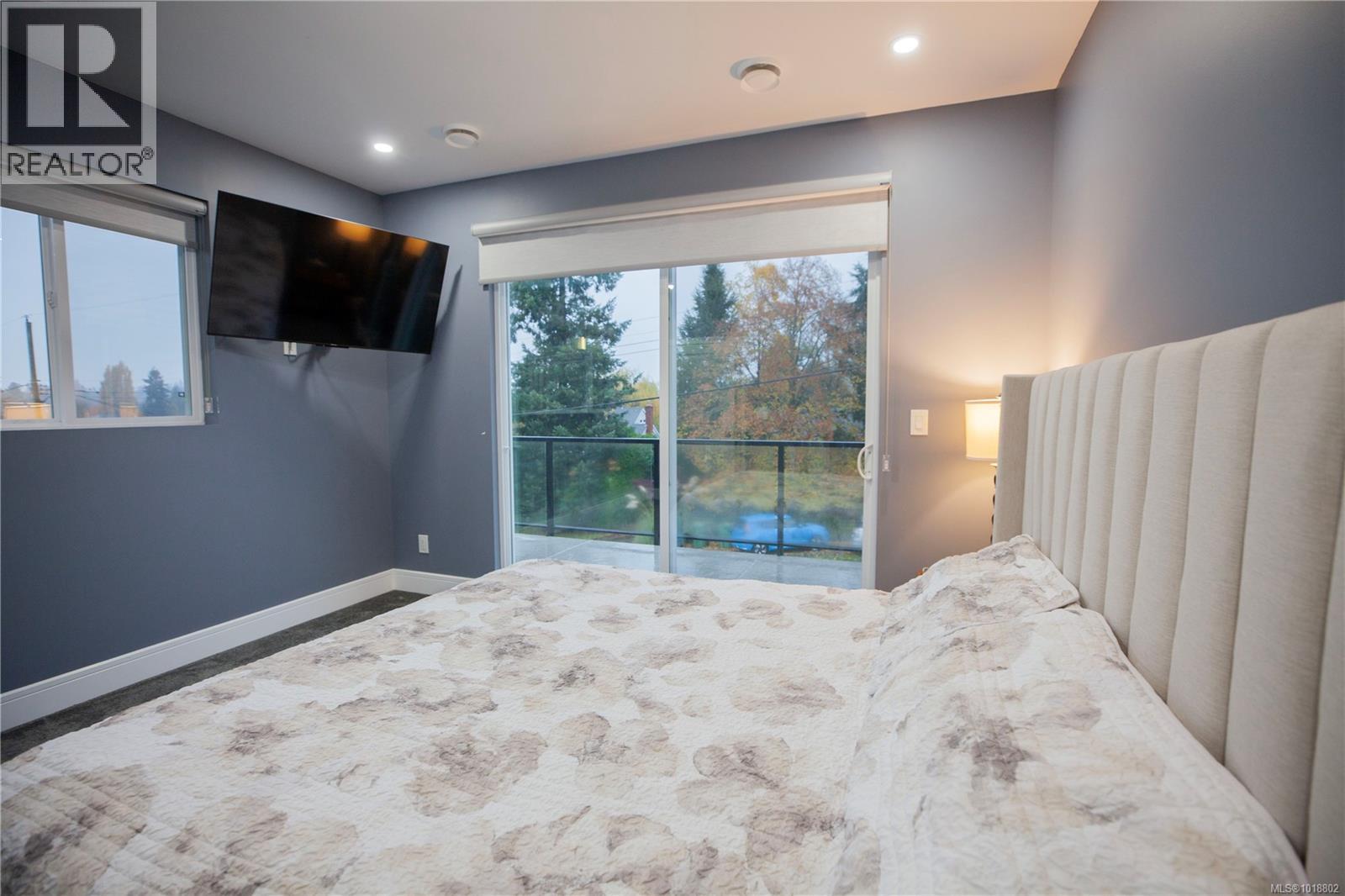  741 Snowdrop Avenue, Saanich