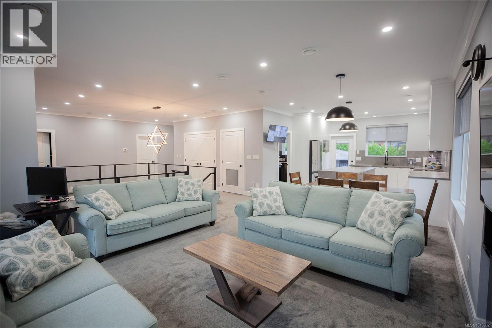  741 Snowdrop Avenue, Saanich