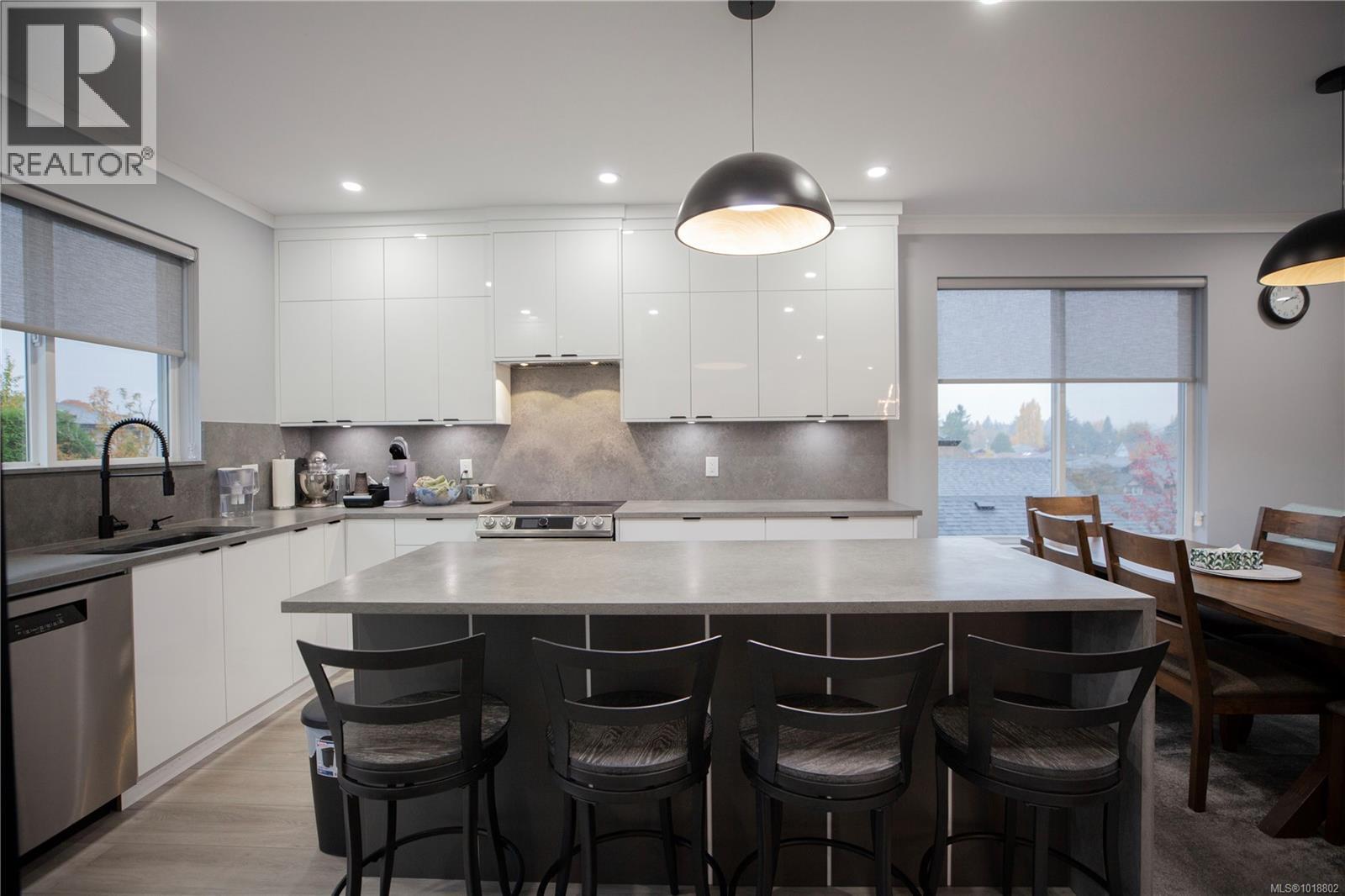  741 Snowdrop Avenue, Saanich