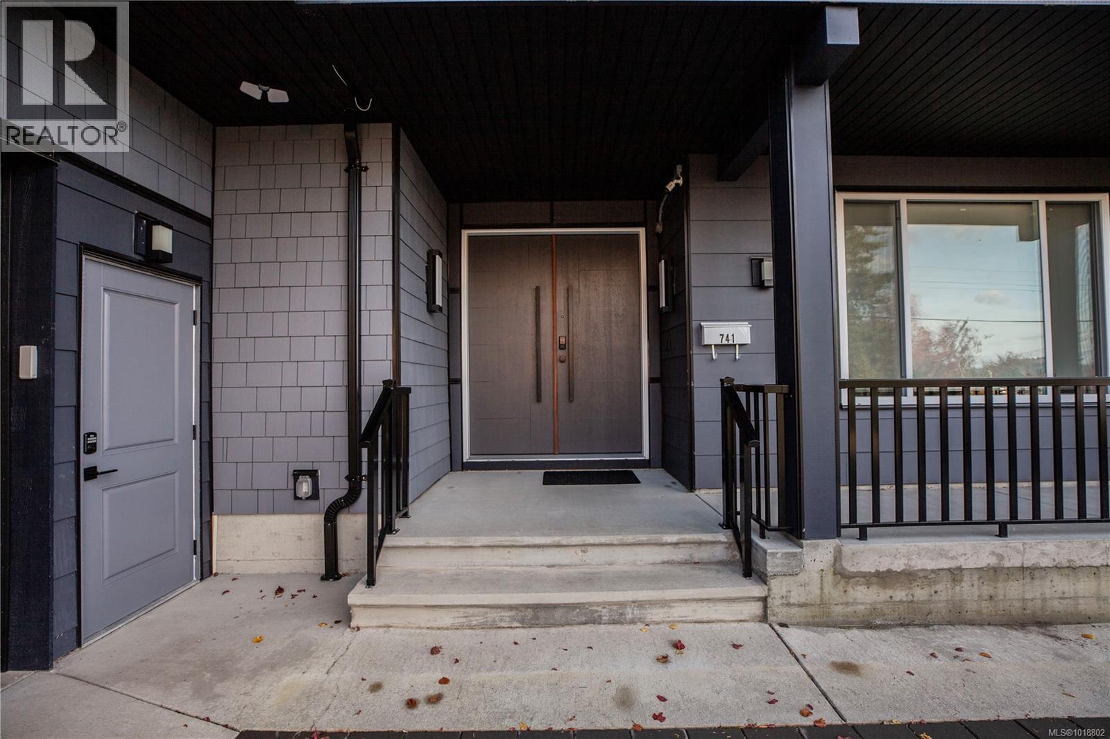  741 Snowdrop Avenue, Saanich