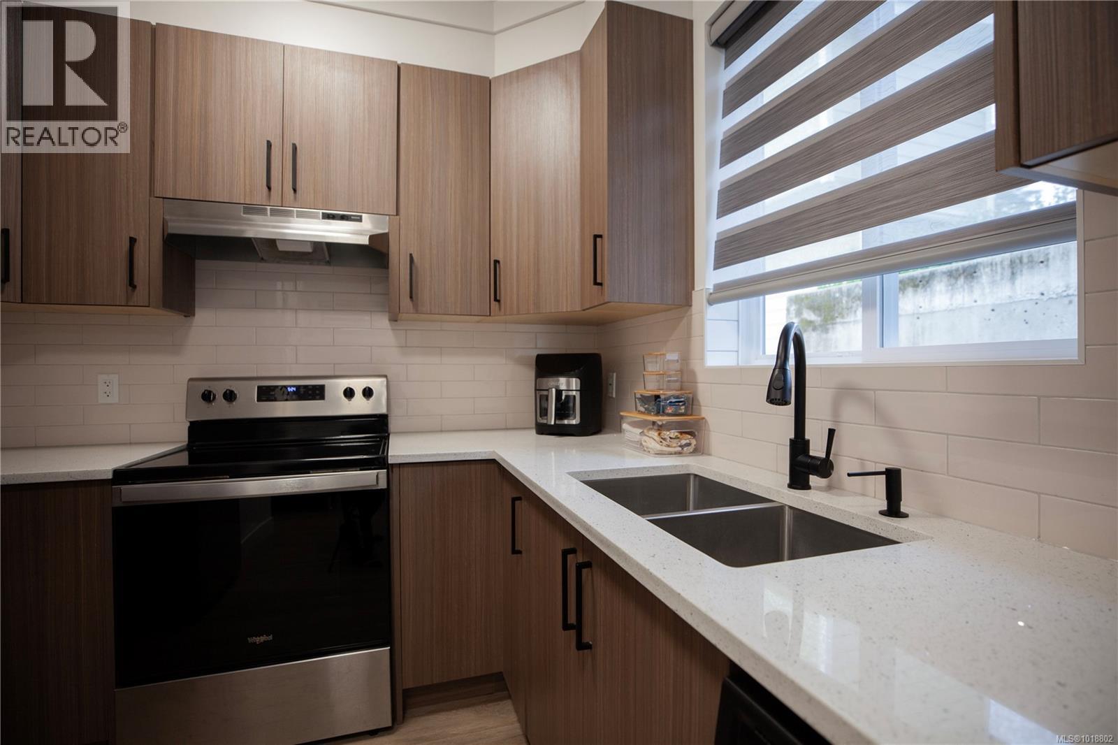  741 Snowdrop Avenue, Saanich