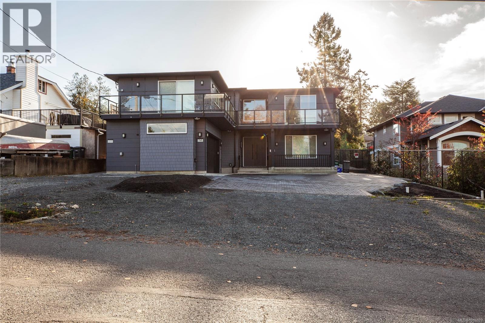  741 Snowdrop Avenue, Saanich