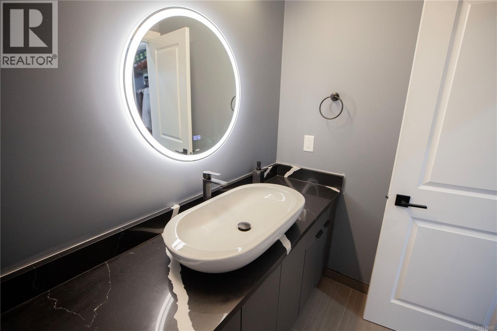  741 Snowdrop Avenue, Saanich