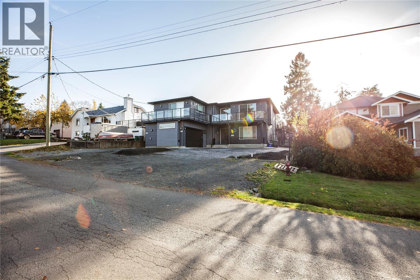  741 Snowdrop Avenue, Saanich