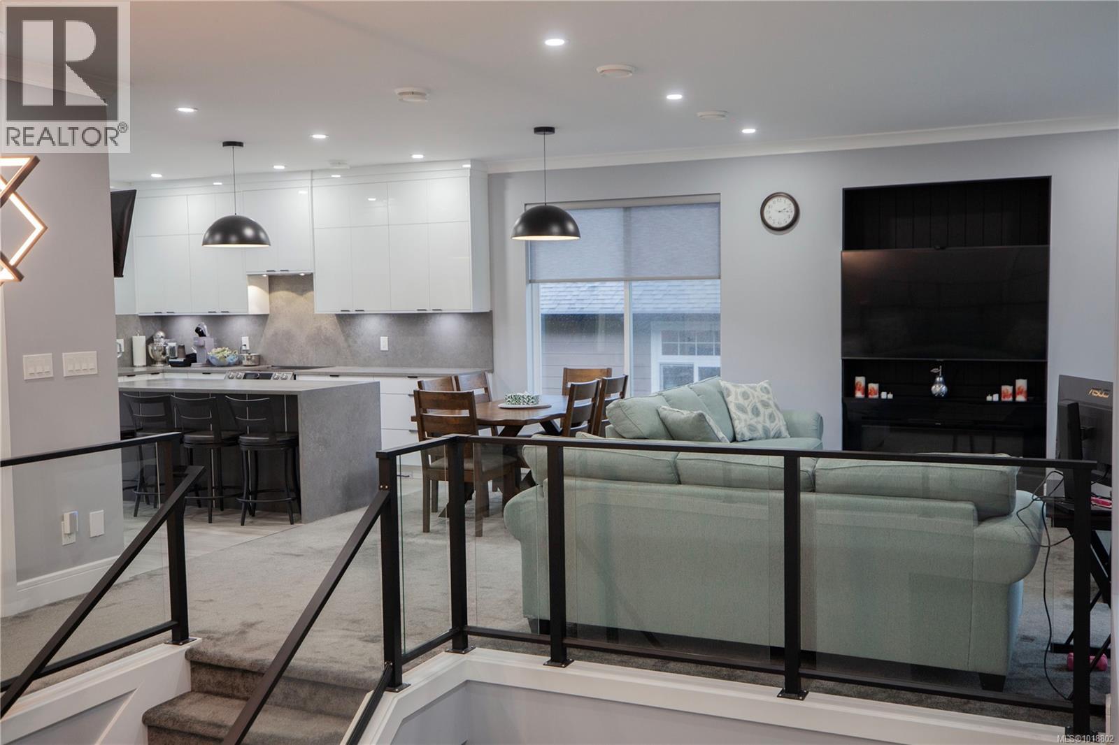  741 Snowdrop Avenue, Saanich