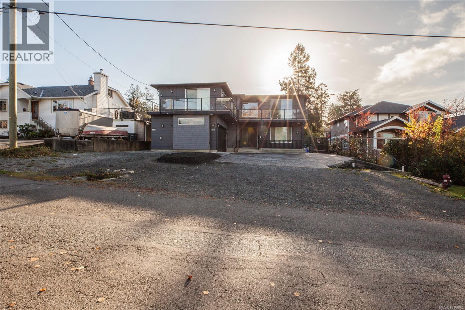  741 Snowdrop Avenue, Saanich