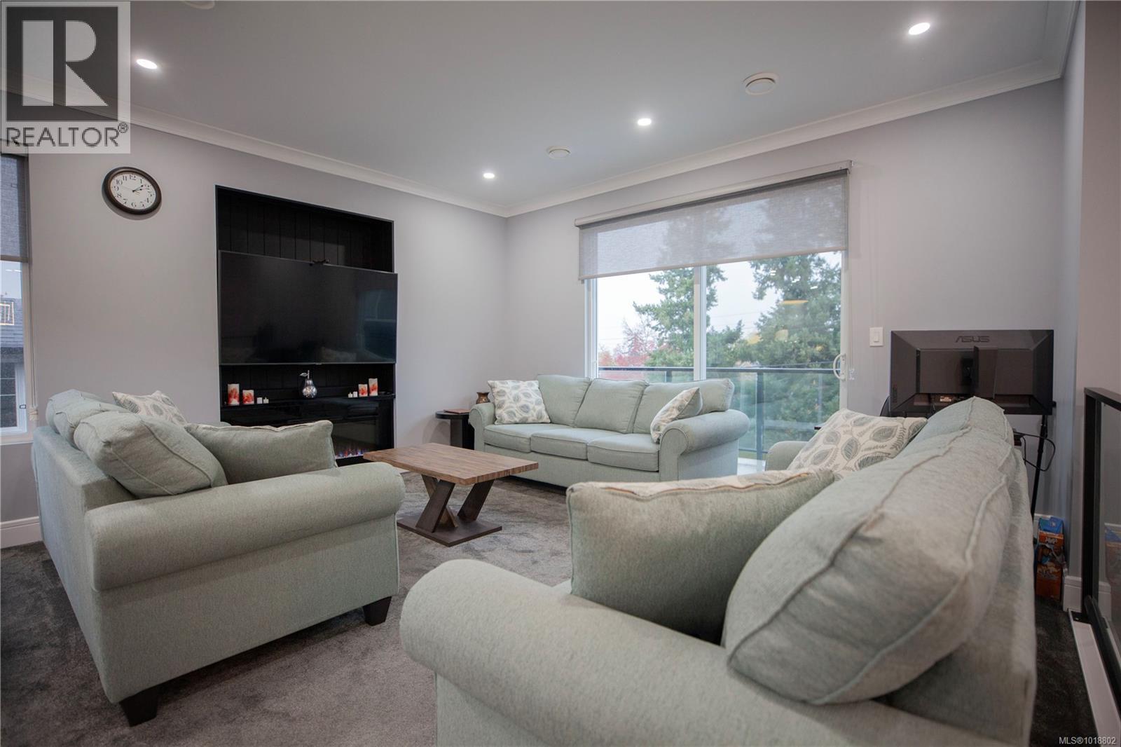  741 Snowdrop Avenue, Saanich