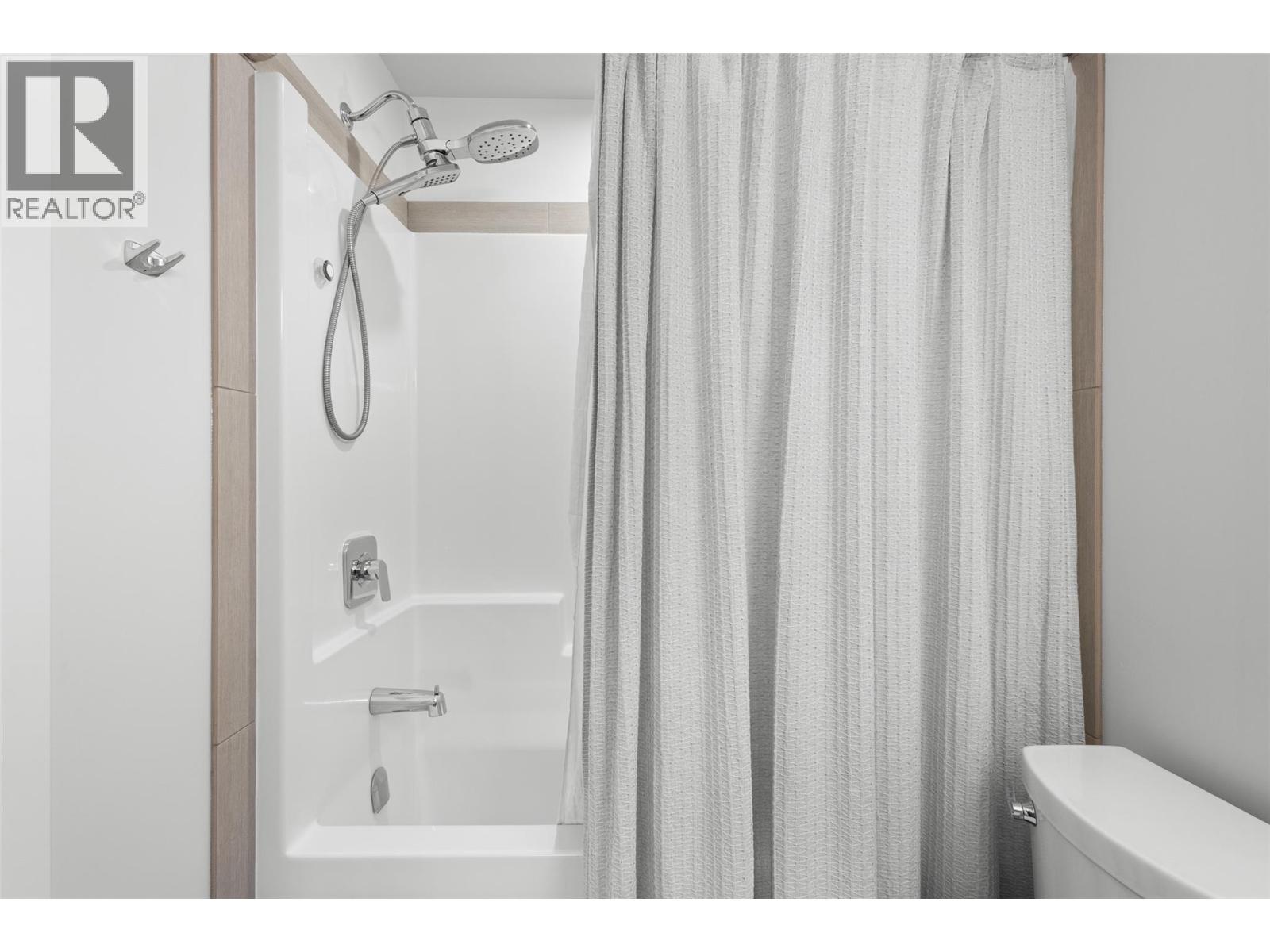 9563 Jensen Road Unit# 202, Lake Country