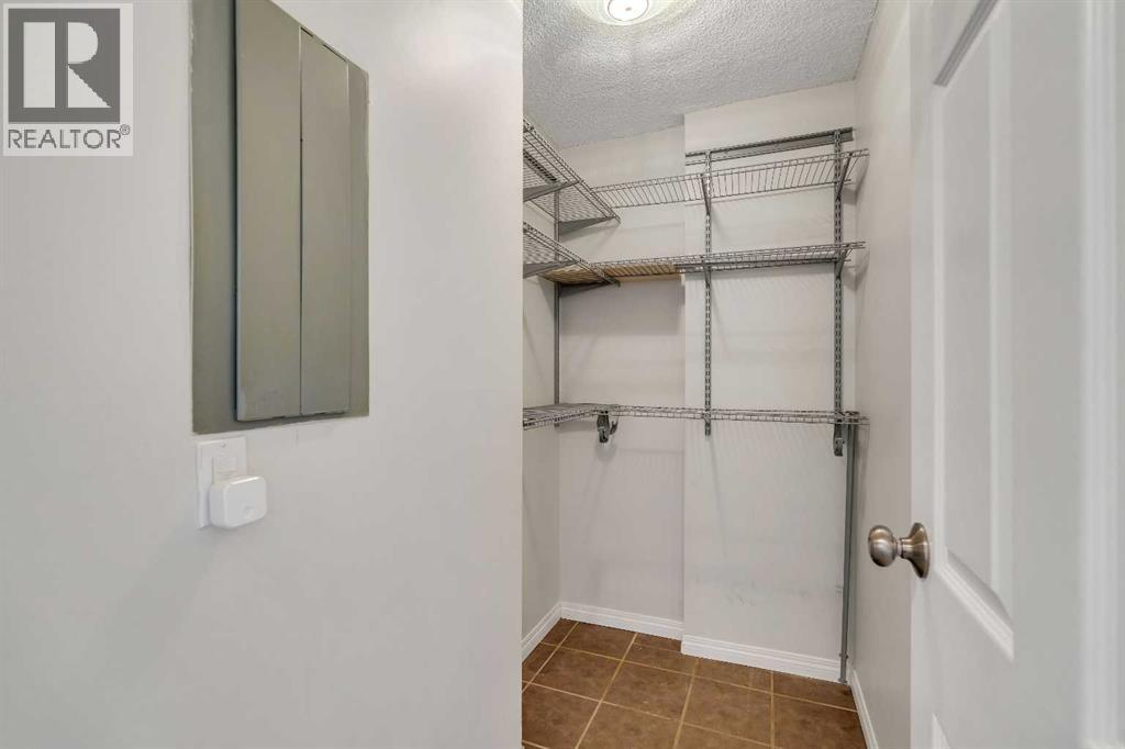 Single Family House for Sale in    Avenue SW Eau Claire Calgary 