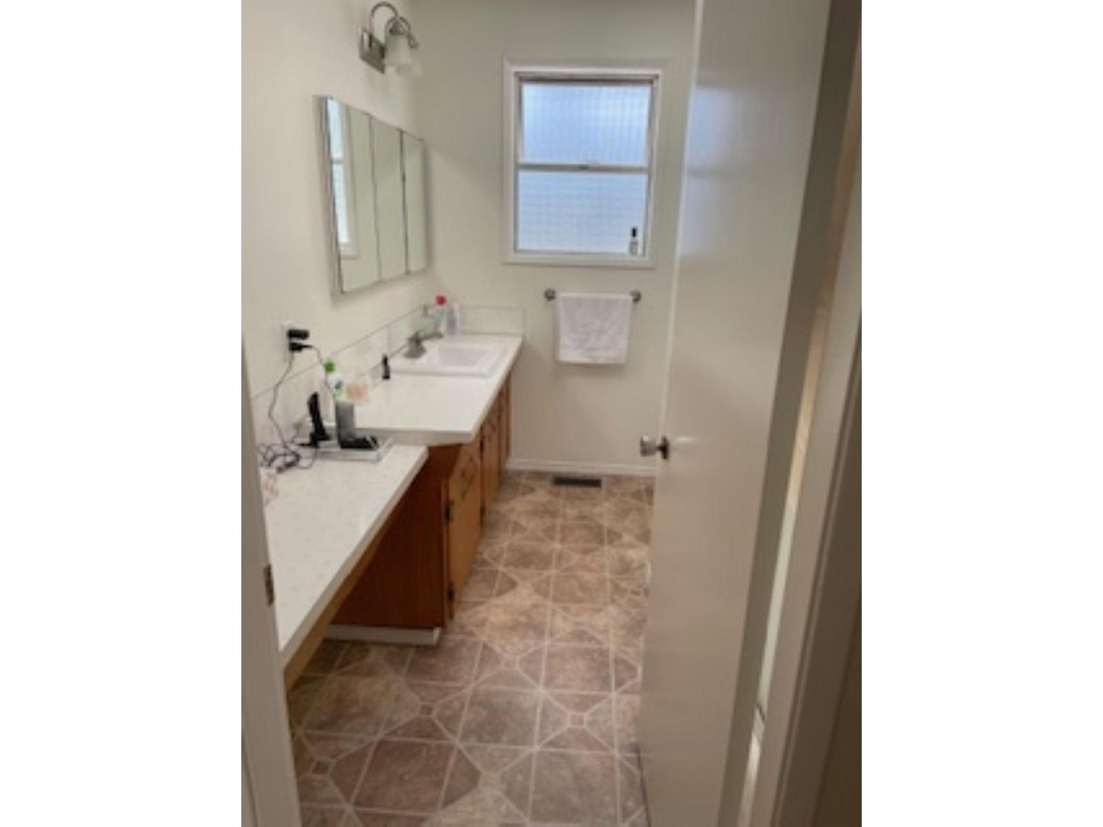 15568 THRIFT, White Rock