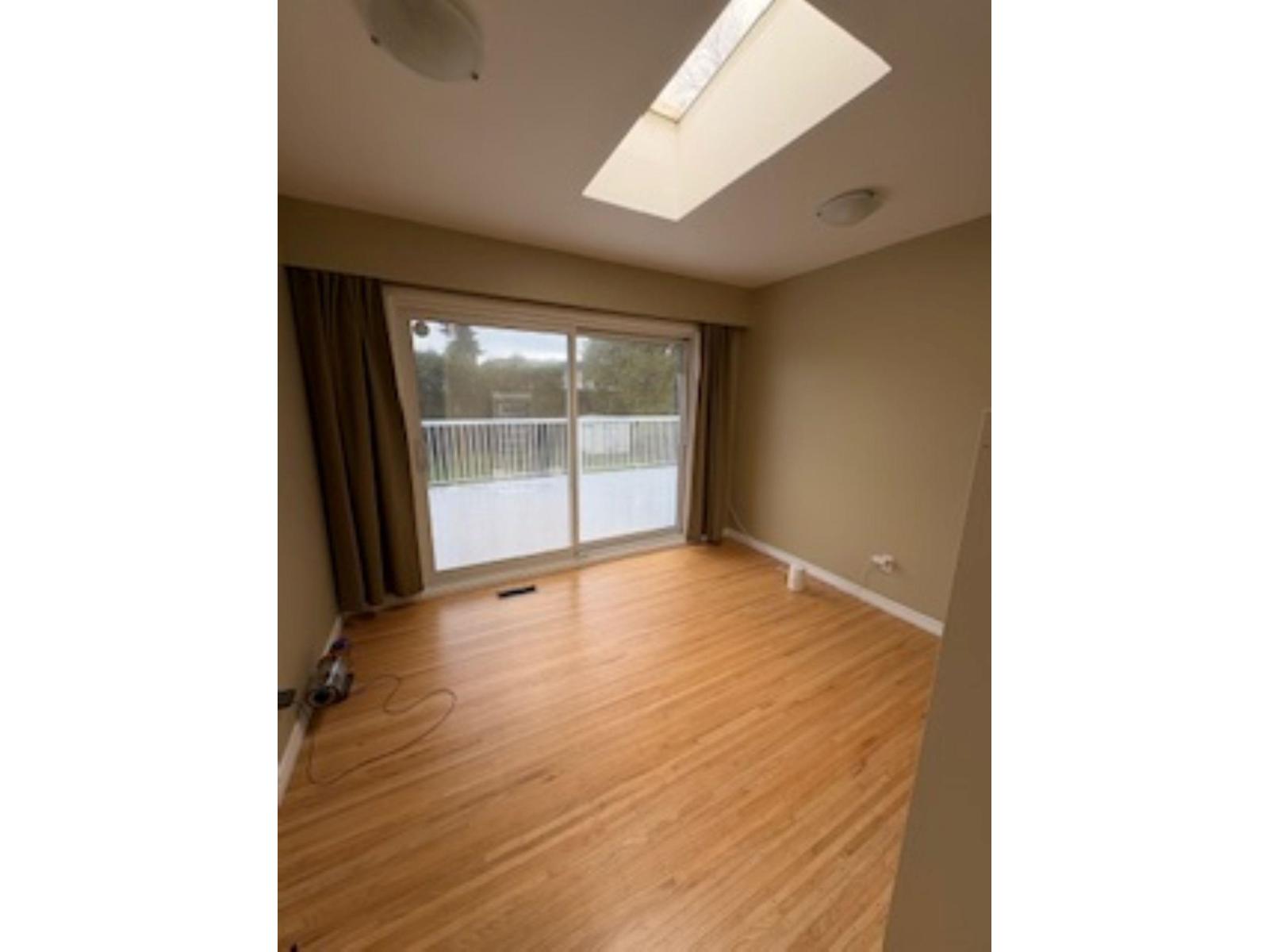 15568 THRIFT, White Rock