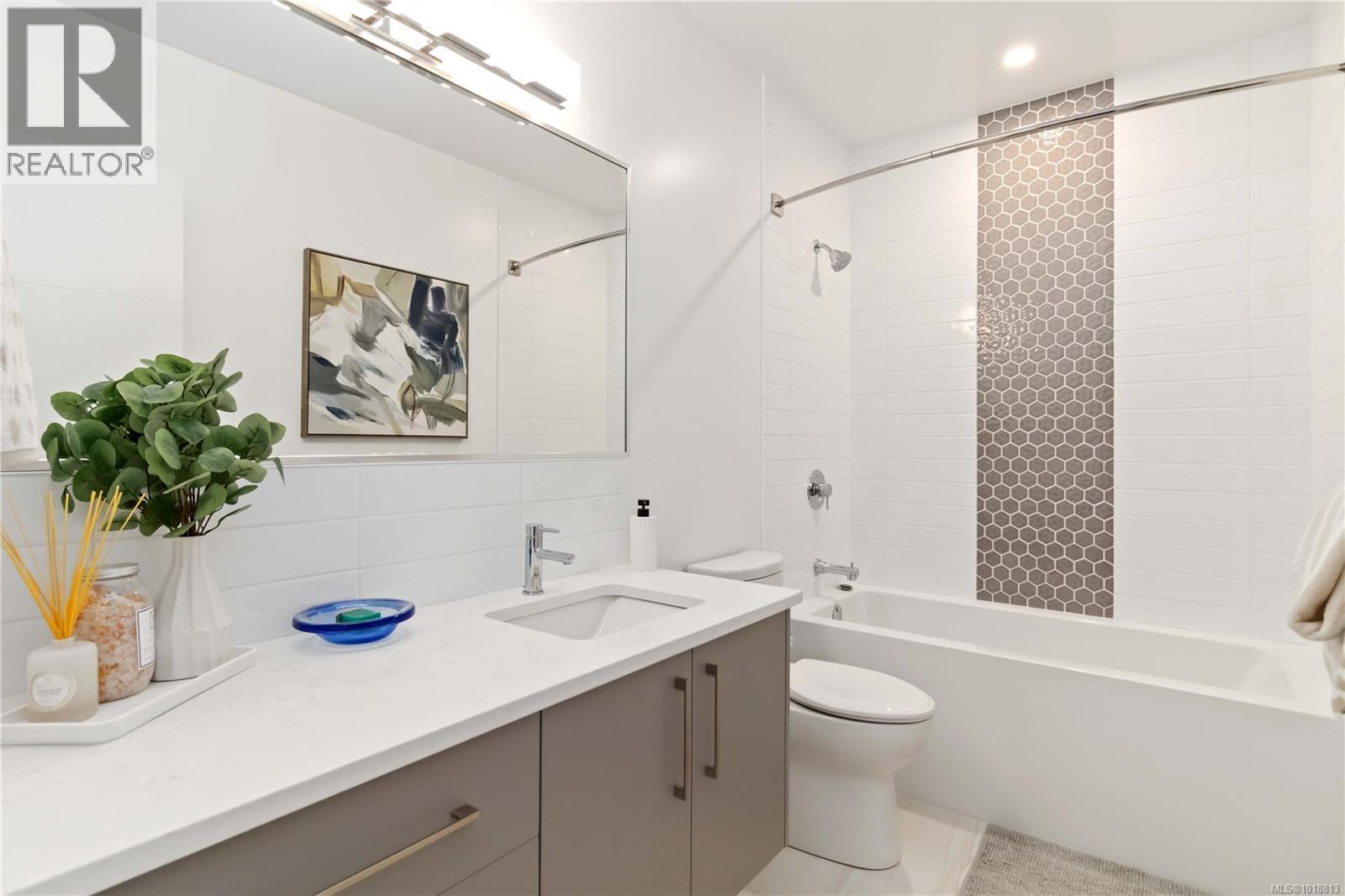 202 986 Doumac Avenue, Saanich