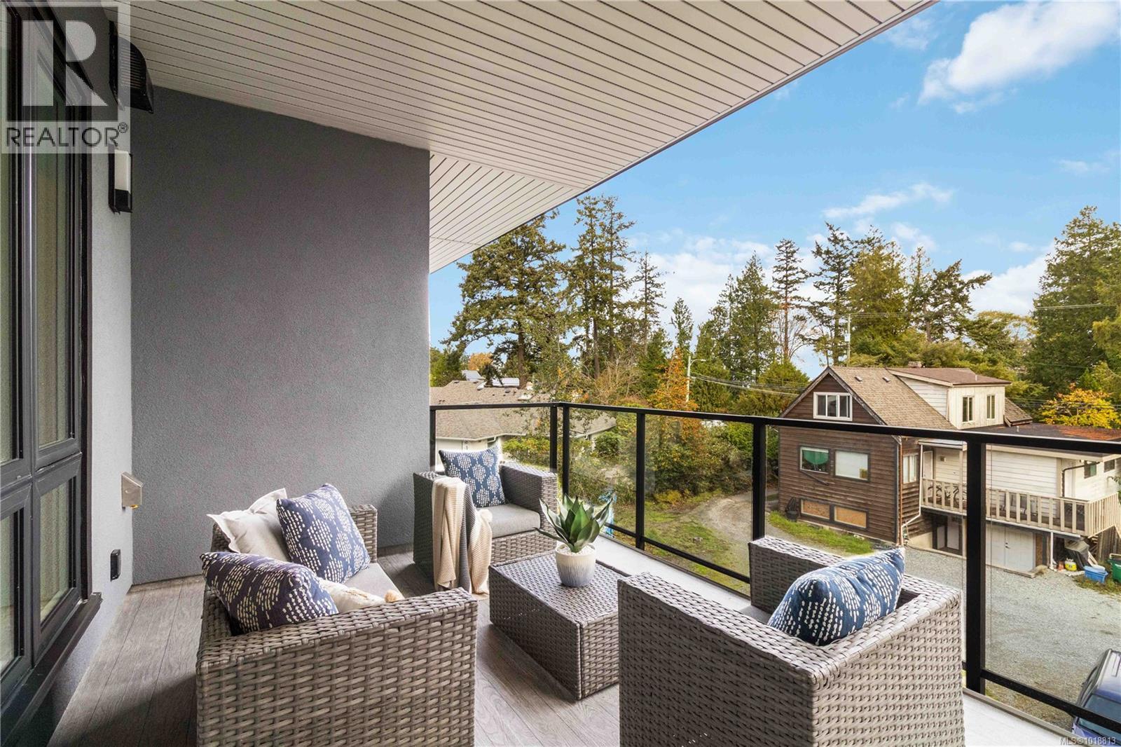 202 986 Doumac Avenue, Saanich