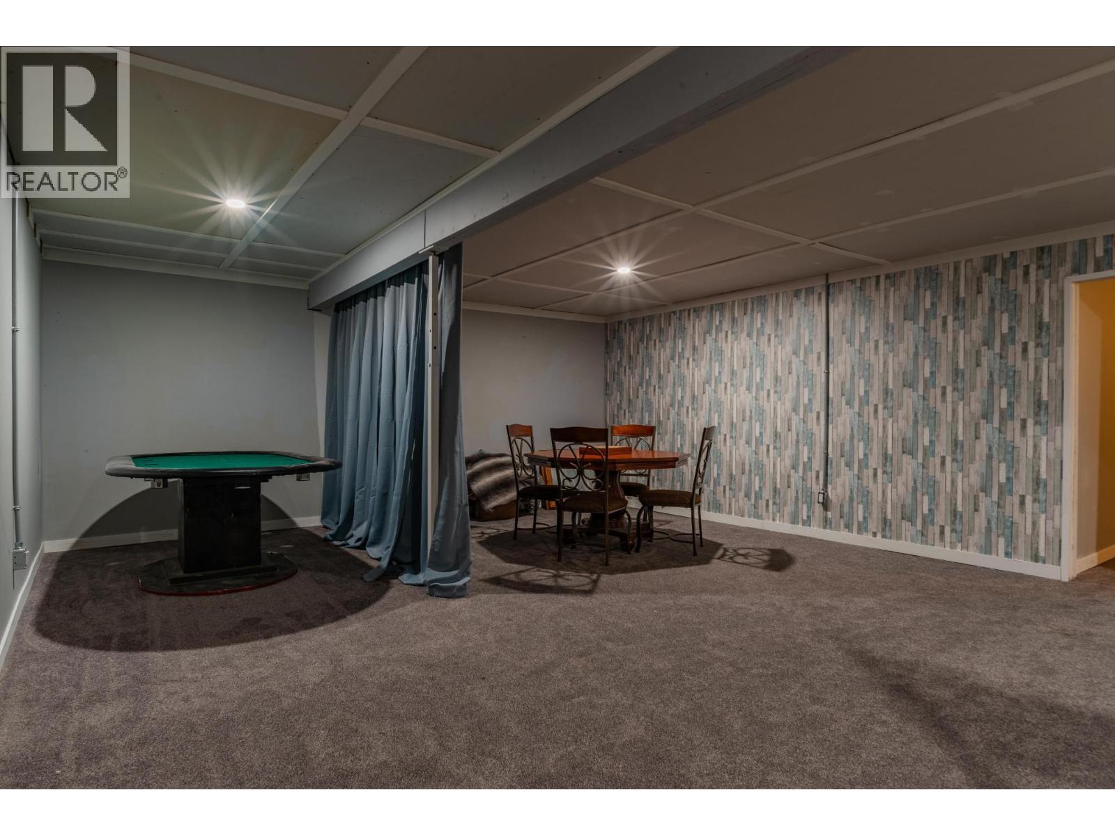 2194 SIXTH Avenue, Trail