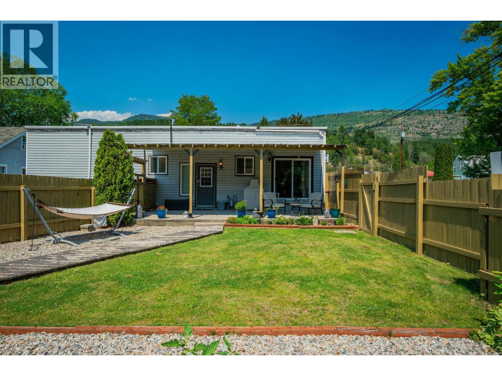 2194 SIXTH Avenue, Trail