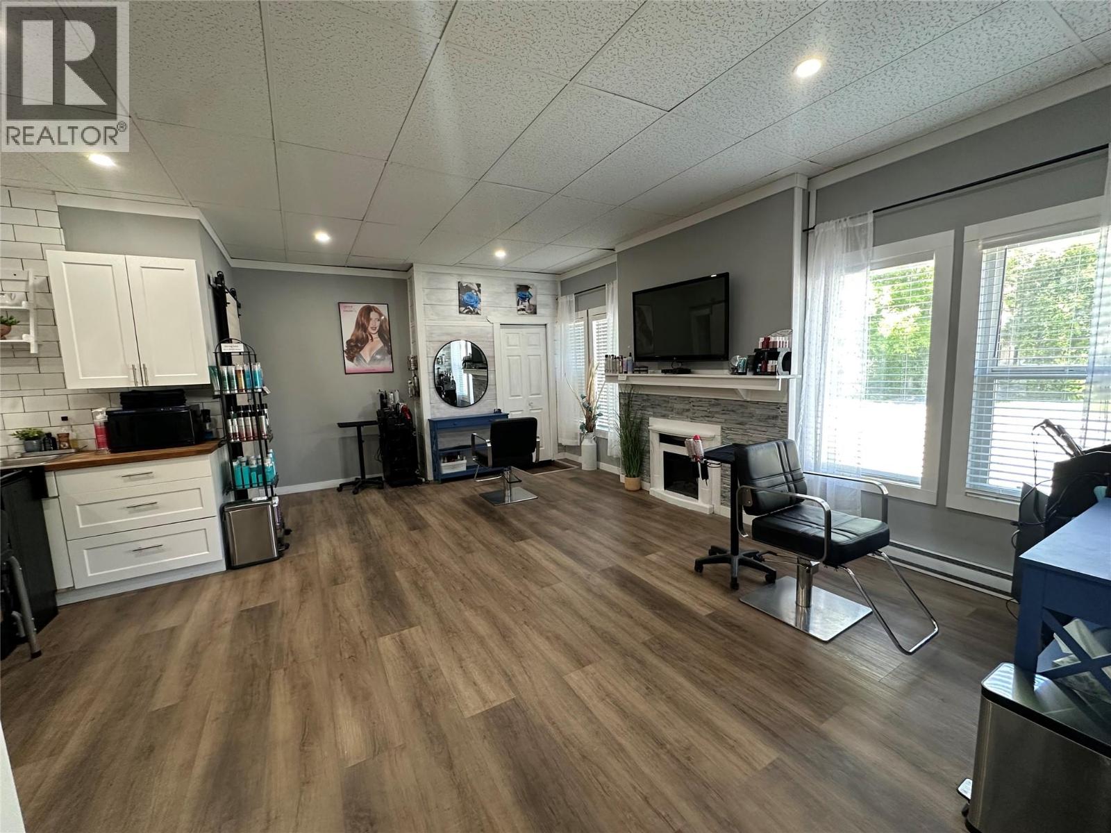 2194 SIXTH Avenue, Trail