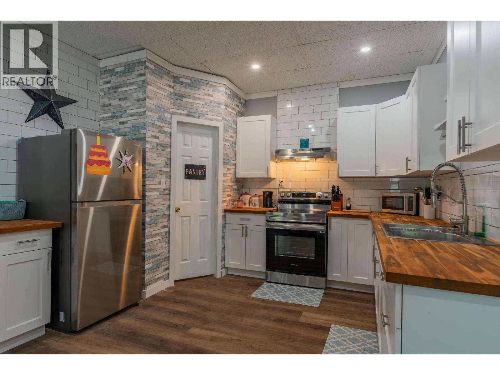 2194 SIXTH Avenue, Trail