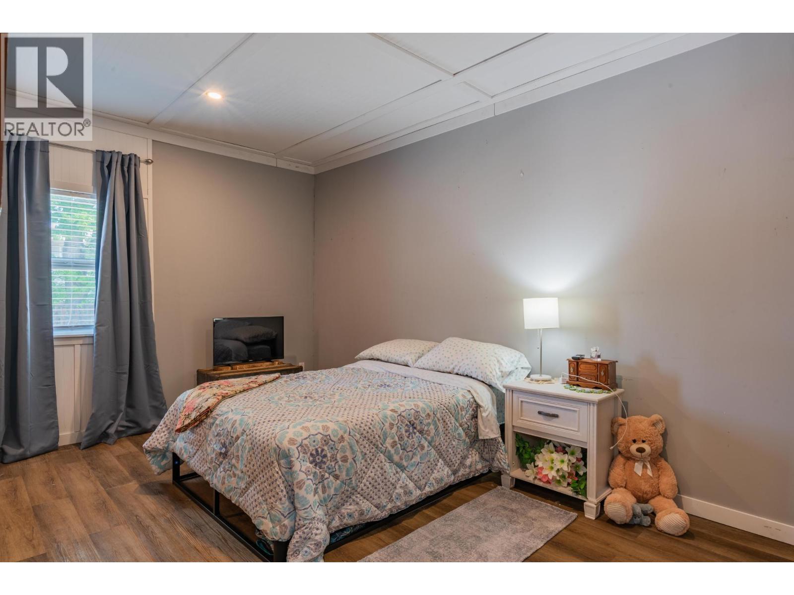 2194 SIXTH Avenue, Trail