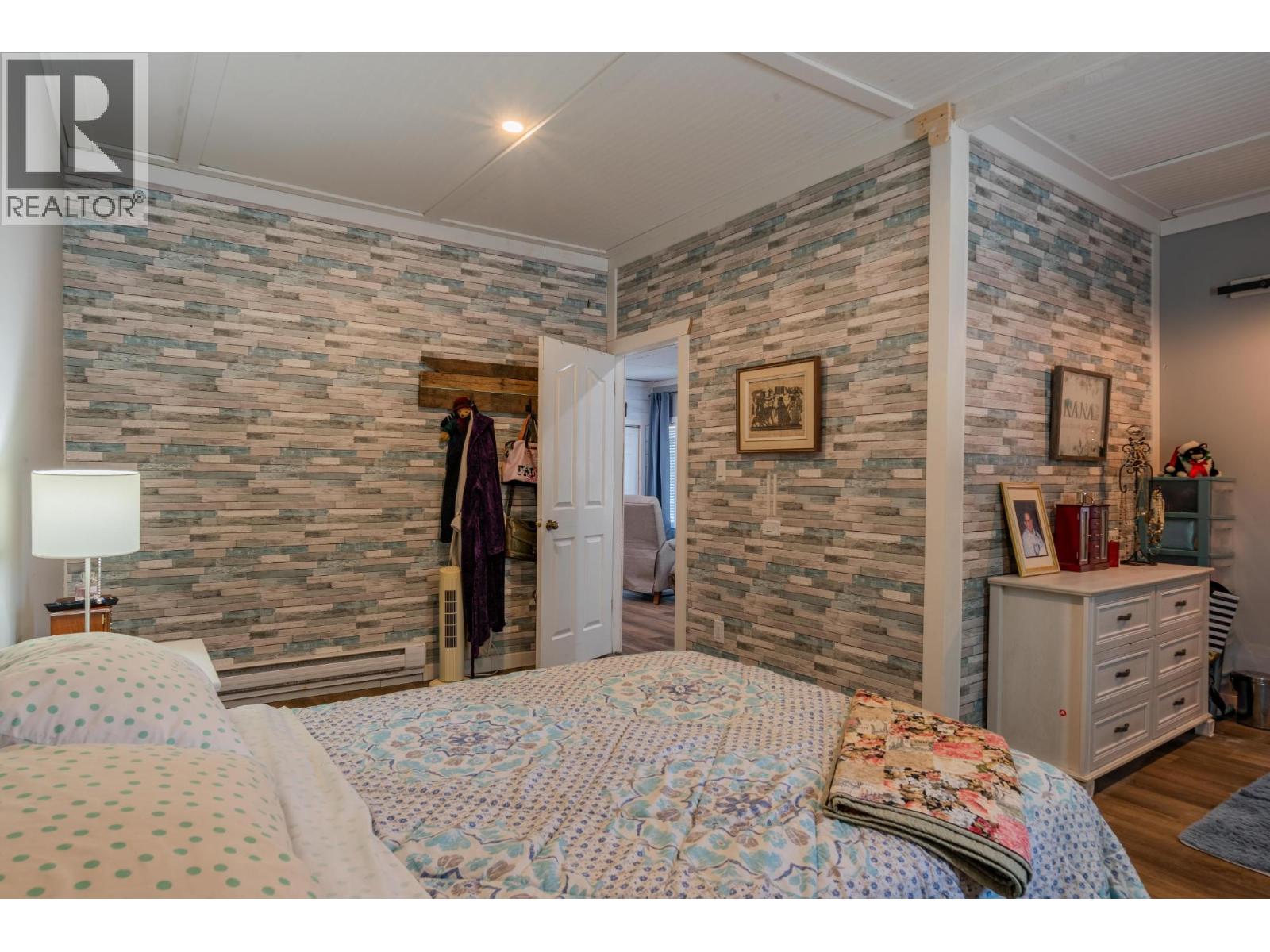 2194 SIXTH Avenue, Trail