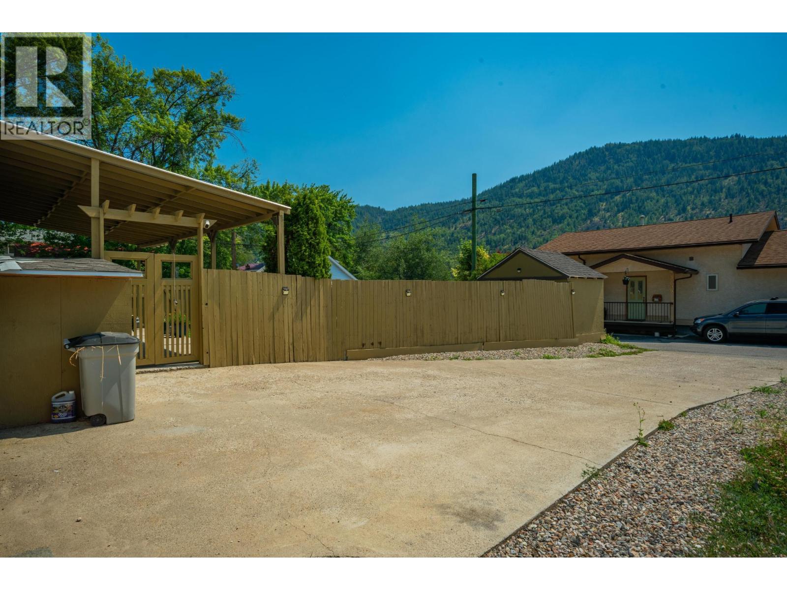 2194 SIXTH Avenue, Trail