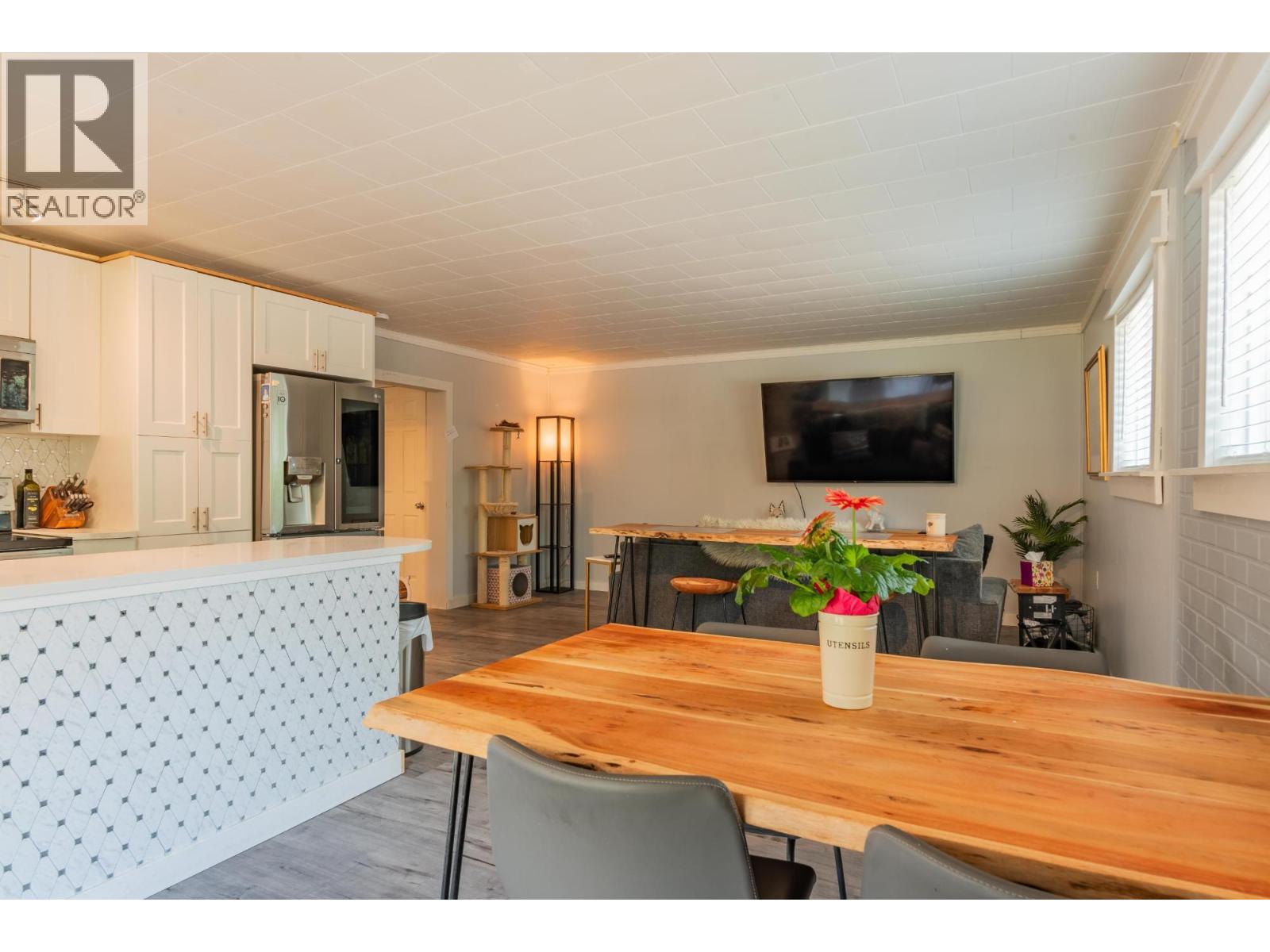 2194 SIXTH Avenue, Trail