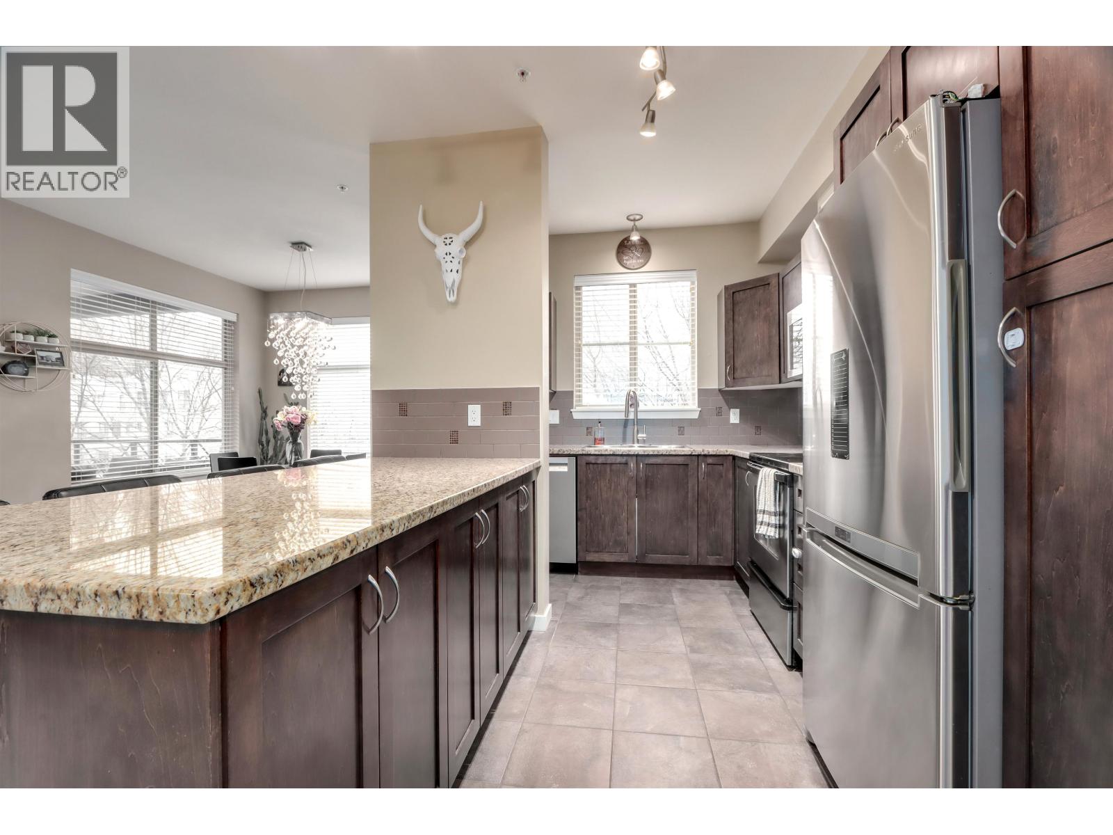 303 2336 WHYTE AVENUE, Port Coquitlam