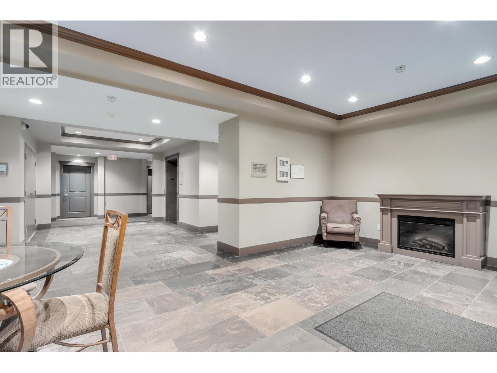 303 2336 WHYTE AVENUE, Port Coquitlam