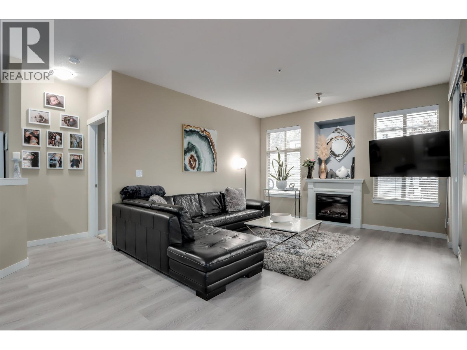 303 2336 WHYTE AVENUE, Port Coquitlam