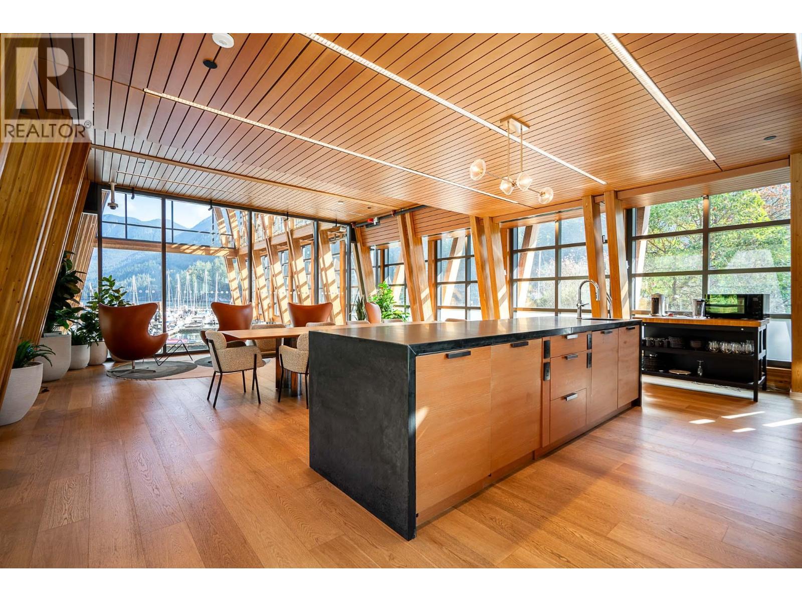 401 6699 NELSON AVENUE, West Vancouver