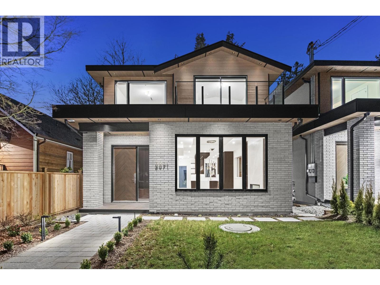 3071 FROMME ROAD, North Vancouver