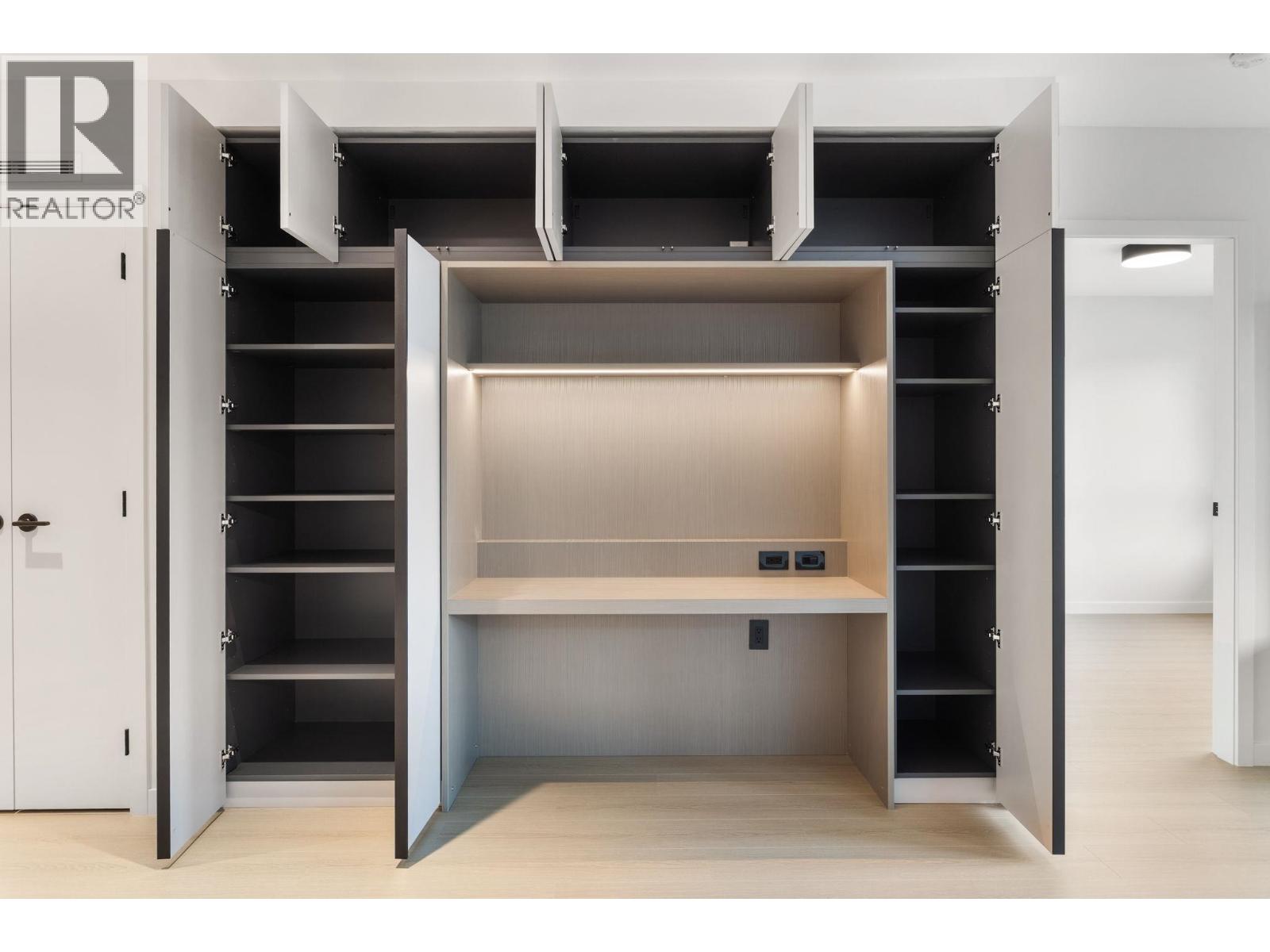 213 2015 ST. JOHNS STREET, Port Moody