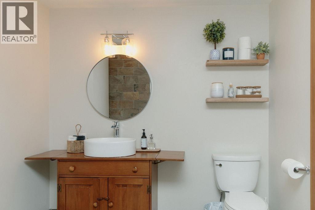 1380 FERNIE ROAD, Bowen Island