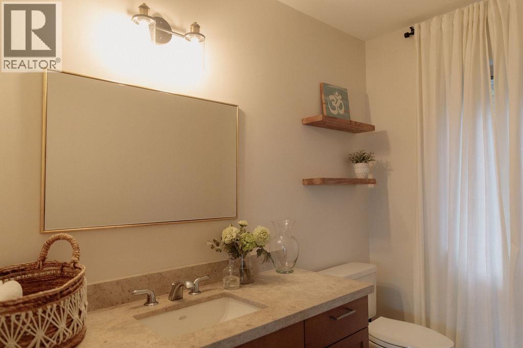 1380 FERNIE ROAD, Bowen Island