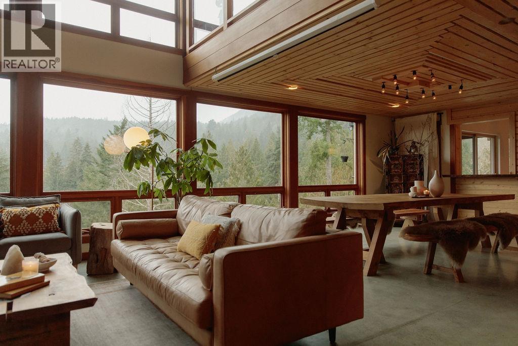 1380 FERNIE ROAD, Bowen Island